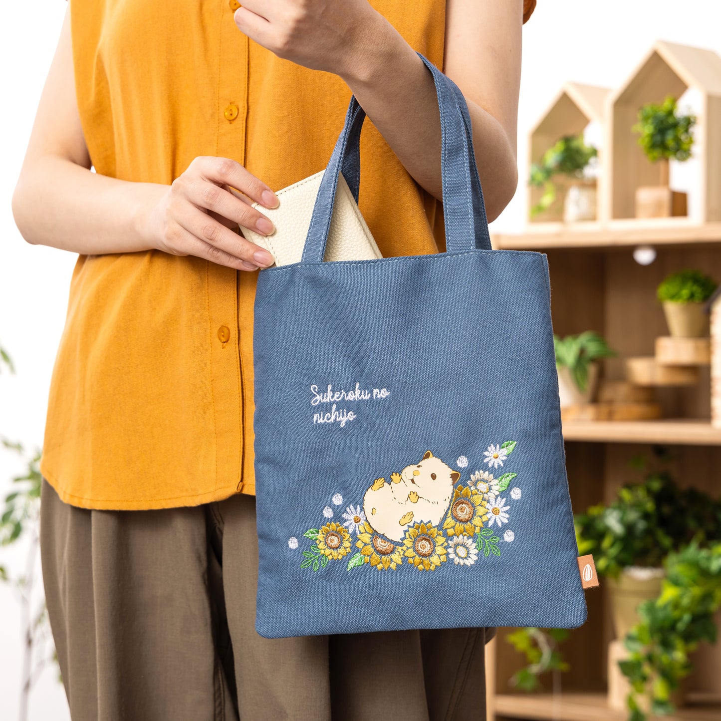 助六の日常 ひまわり刺繍のおさんぽミニトート