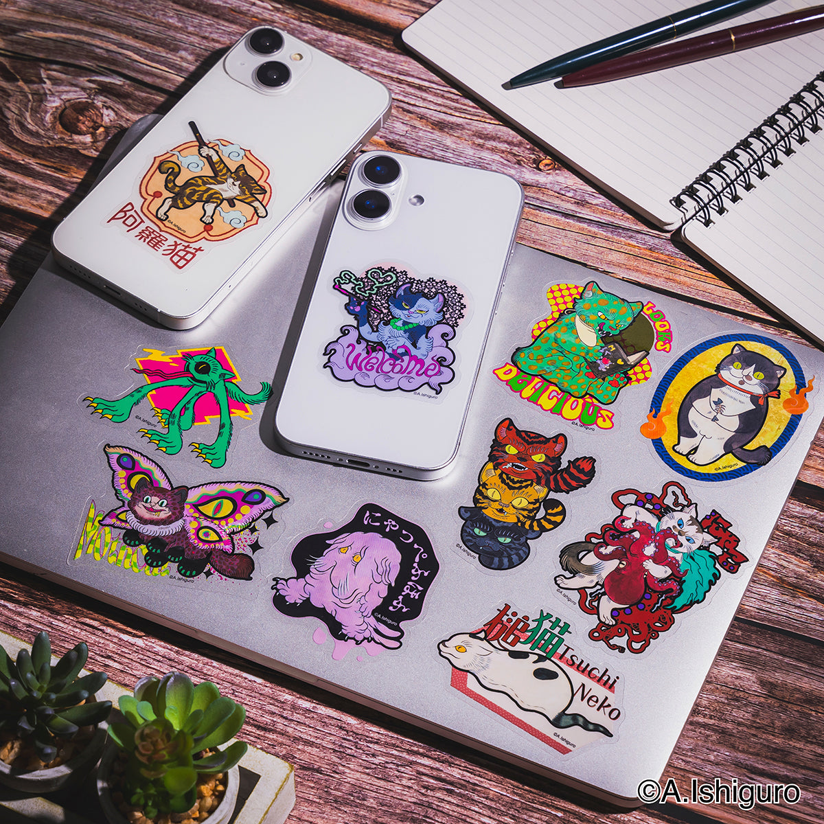 ばけねこだらけ スマホに貼れるサイズのステッカー（カンフー猫）