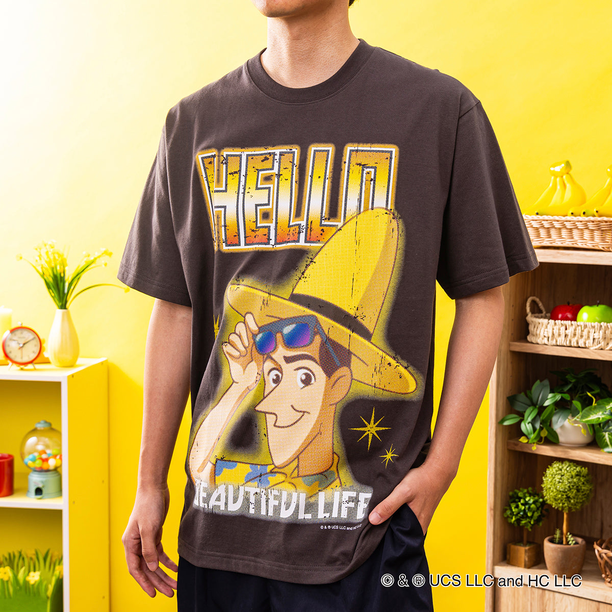 おさるのジョージ ROCKな黄色い帽子のおじさんのTシャツ